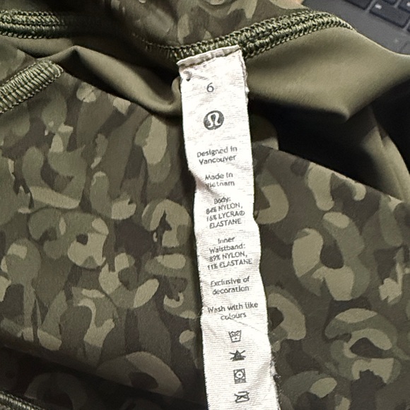 Lululemon Pants - Lululemon High Rise 21 Crop Leggings Wild Thing Camo‎ Dark Olive Green Size 6